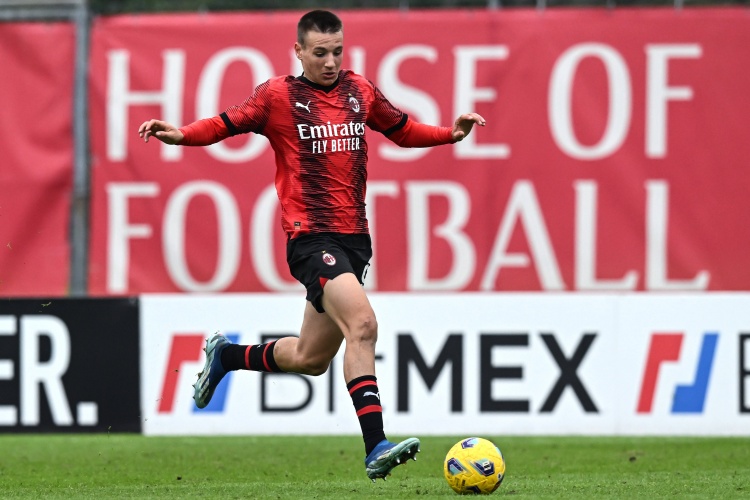 世界杯手机高清观看软件-记者：17岁前锋卡马达可能1月回归米兰，俱乐部正评估球员伤情